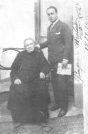 Cícero Romão Batista, besser bekannt als Padre Cícero, im Bild mit Benjamin Abrahão Botto, war Armenpriester im brasilianischen Nordosten. Wurde wegen Häresie aus der Kirche ausgeschlossen, aber nie exkommuniziert.