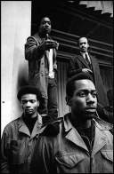 William O`Neal (rechts runten), Black Panther Bodyguard und FBI Spitzel. 1970 am Mord an Fred Hampton (links oben), einem der führenden Black Panthers, aktiv beteiligt