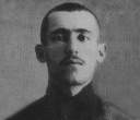 Szymon Radowicki ist bereits 1905 als Jugendlicher im zaristischen Russland tatkraftig am Aufbau der Revolution beteiligt. Um einer Deportation oder Ermordung vorzubeugen, emigriert er nach Argentinien
