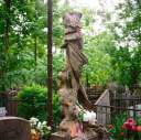 "Sonya, lass uns gute Diebe werden". Am Moskauer Wagankowski Friedhof gibt es eine Statue, die Blyuvshtein zugeordnet wird. Der Ort gilt der russischen Diebesgilde als Pilgerstätte